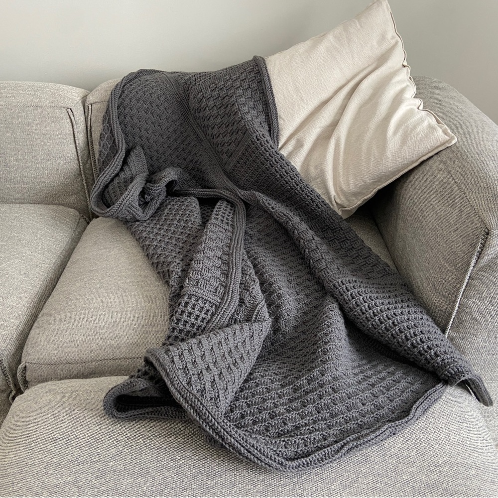 Hand knit throw - true grey
